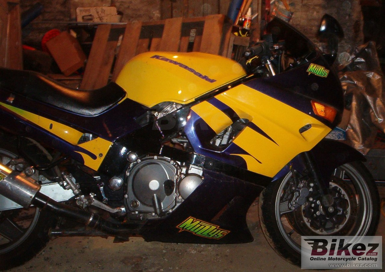 Big briansed zxr 750 (reduced effect) picture and wallpaper from Bikez.com